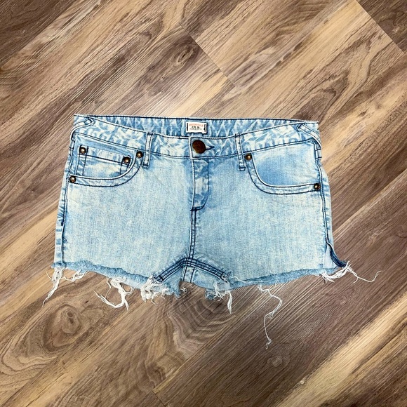 Free People Denim Shorts 30 - Picture 1 of 4